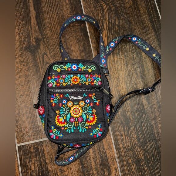 🌸 Bordado Embroidered Crossbody Bag + Tumbler Belt | Multi-Way Festival Ready 🌸 - Picture 3 of 12